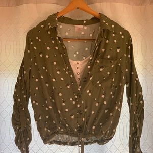 Adorable Green Tie front with tiny baby’s breath flowered Top.